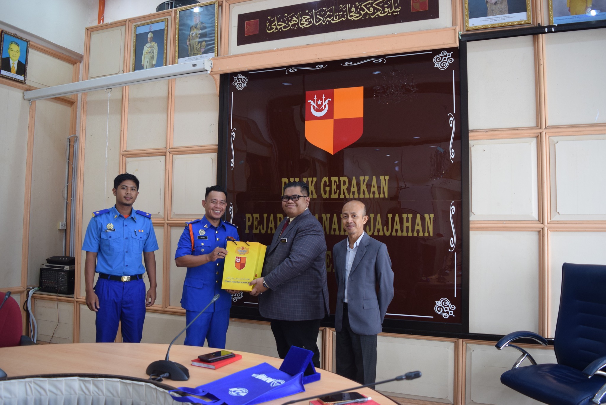 Kunjungan Hormat Angkatan Pertahanan Awam Daerah Jeli Ke Pejabat Tanah Dan Jajahan Jeli